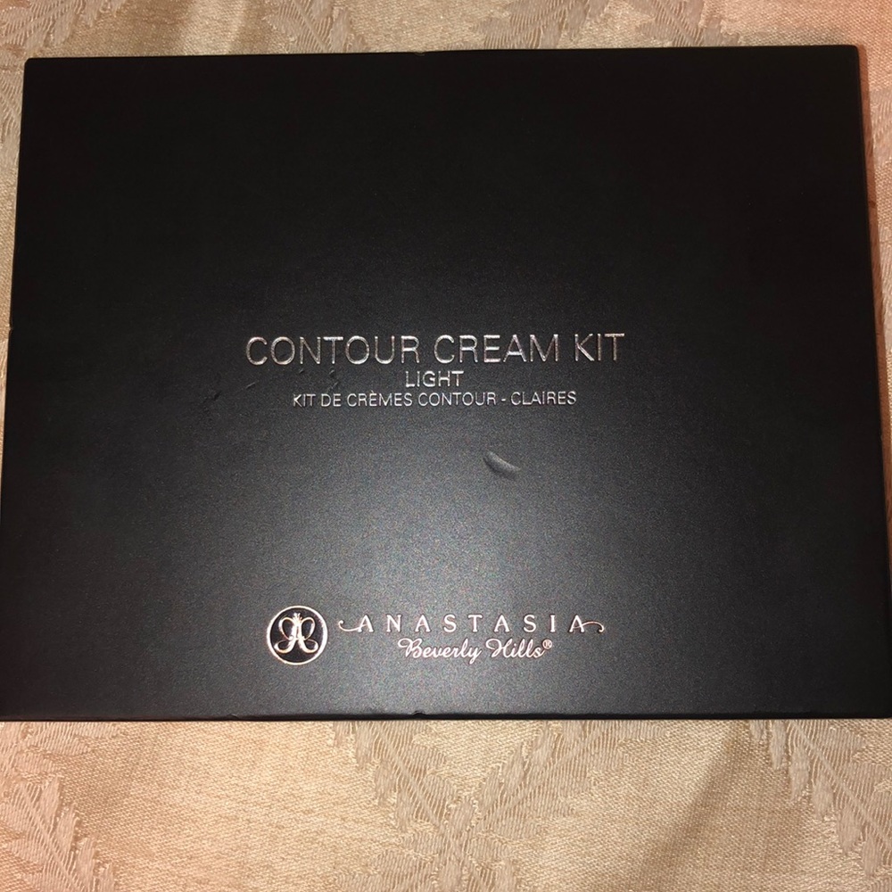 Anastasia Cream Contour Kit “Light” 💜